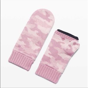 Lululemon Room for Warmth Mitten